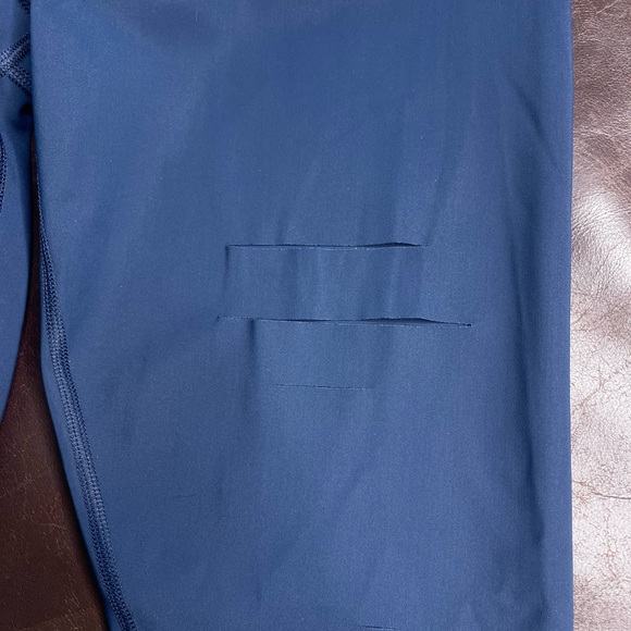 Alo Ripped Warrior Row of Slits Leggings - Picture 11 of 12